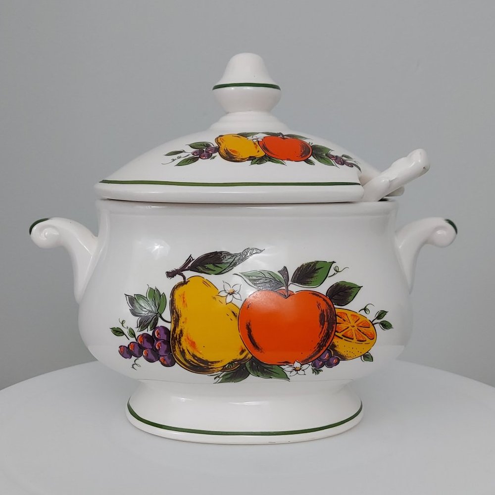 Vintage MCM Gravy tureen With Ladel